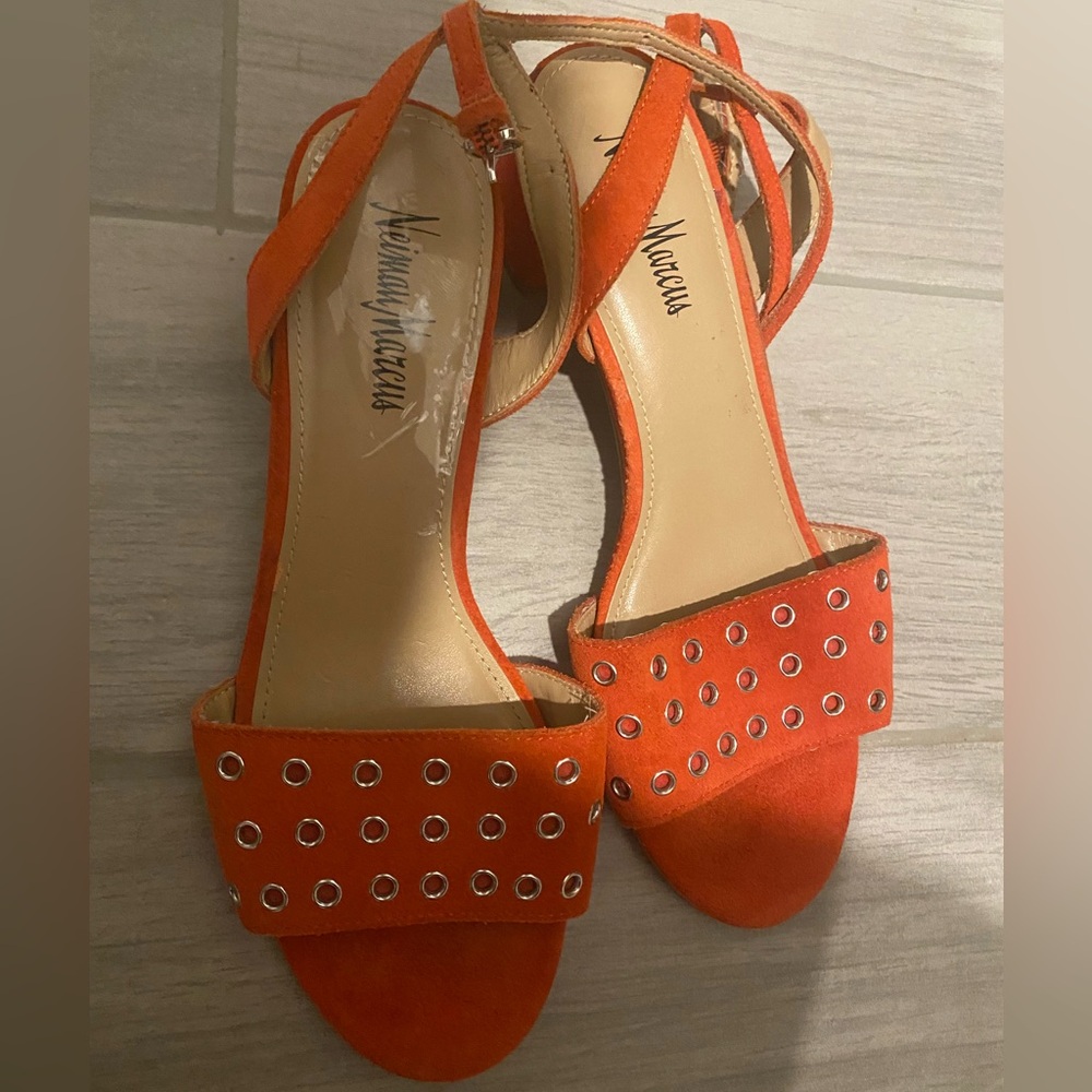 Neiman Marcus Preloved Sandals size 7 (Orange/Coral)